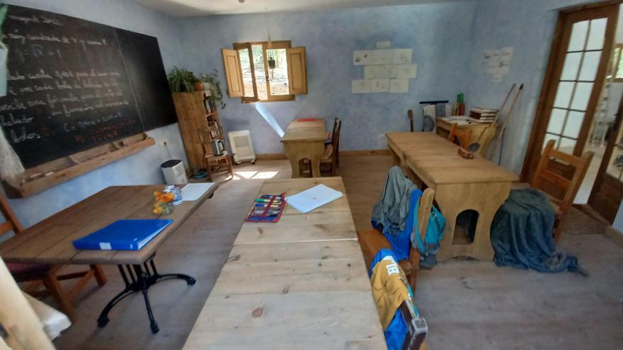 Denuncian a la Fiscalía de Menores una escuela ilegal en el campo en Ibiza