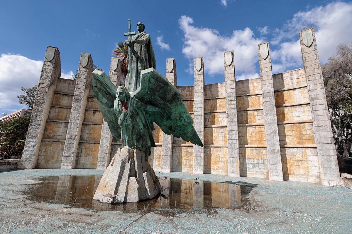 Monumento a Franco en Santa Cruz de Tenerife.