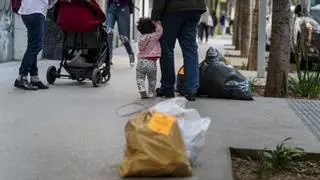 Siete claves sobre la conflictiva recogida puerta a puerta de residuos en Barcelona