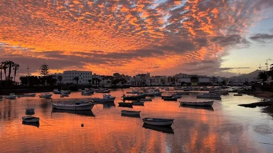 El &#039;fuego&#039; en el cielo de Lanzarote que dejó hipnotizada a la isla