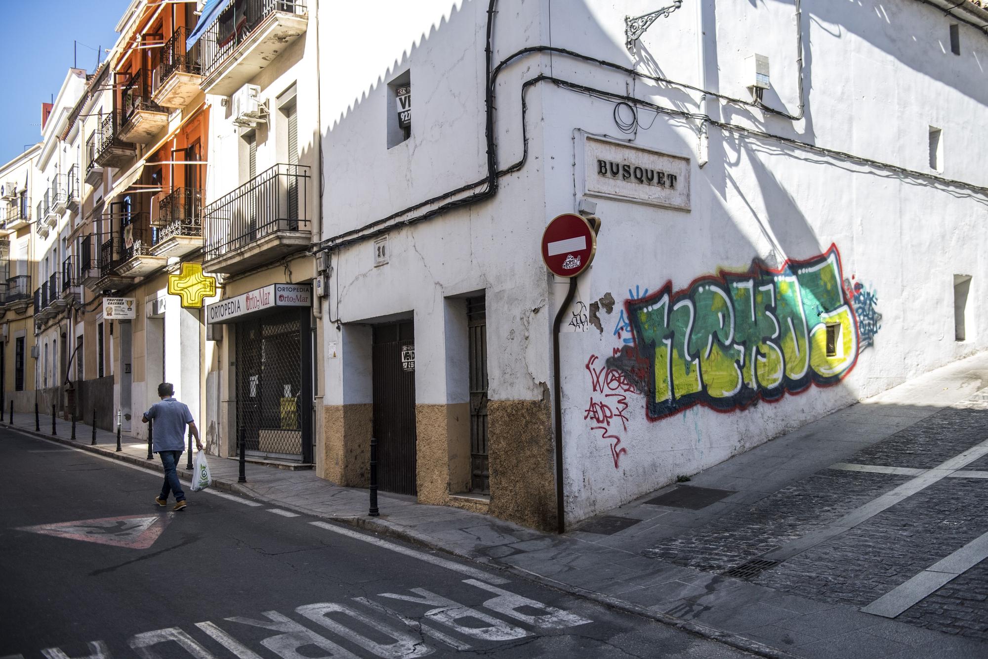 Cáceres: el vandalismo de pintadas en las fachadas que no cesa