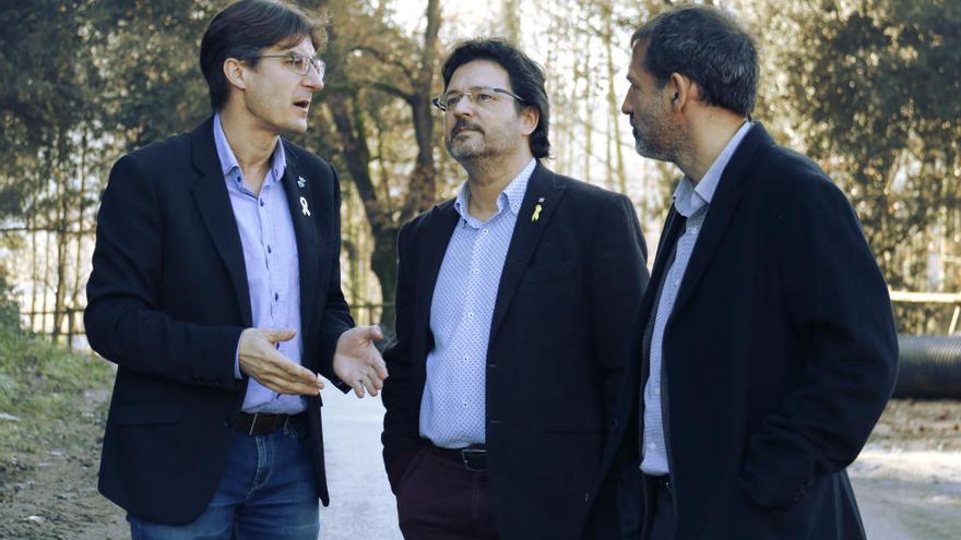 L&#039;alcalde de Bescanó, Pere Lluís Garcia, amb el secretari d&#039;Infraestructures i Mobilitat, Isidre Gavín, i el director general d&#039;Infraestructures i Mobilitat, Xavier Flores.