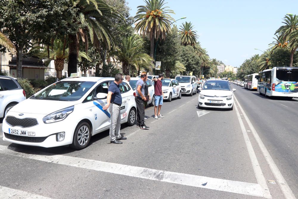 Manifestación de taxistas contra Cabify