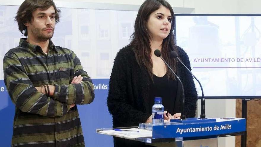 Pablo López Uruñuela junto a Raquel Ruiz, ayer, durante la rueda de prensa en la que se dieron a conocer los datos del estudio.