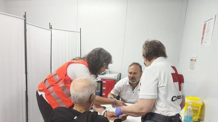 Llega una patera a Calp con 24 migrantes, entre ellos una niña de 12 años y un octogenario
