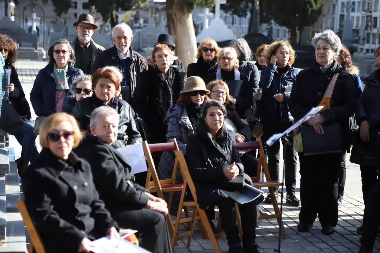 Acto en memoria de las víctimas del franquismo en el cementerio de la Salud