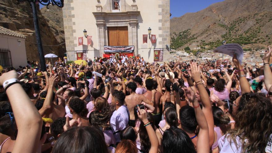 Más de 2.000 personas asisten al chupinazo de las fiestas de Callosa de Segura
