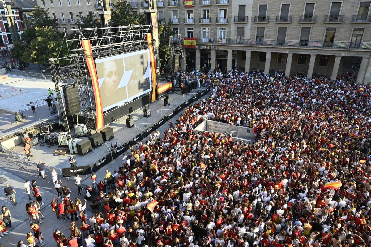 En imágenes | Zaragoza se vuelca con La Roja en la final del Mundial