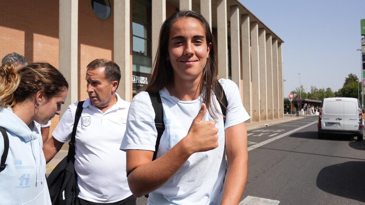 Rocío Gálvez, en la estación de Córdoba con la expedición de España.