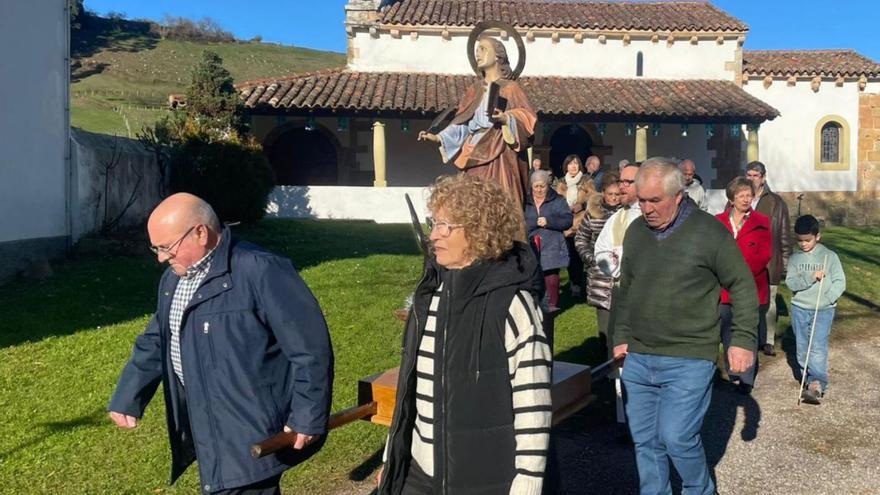 Un momento de la procesión. | AMANDA VELAZ