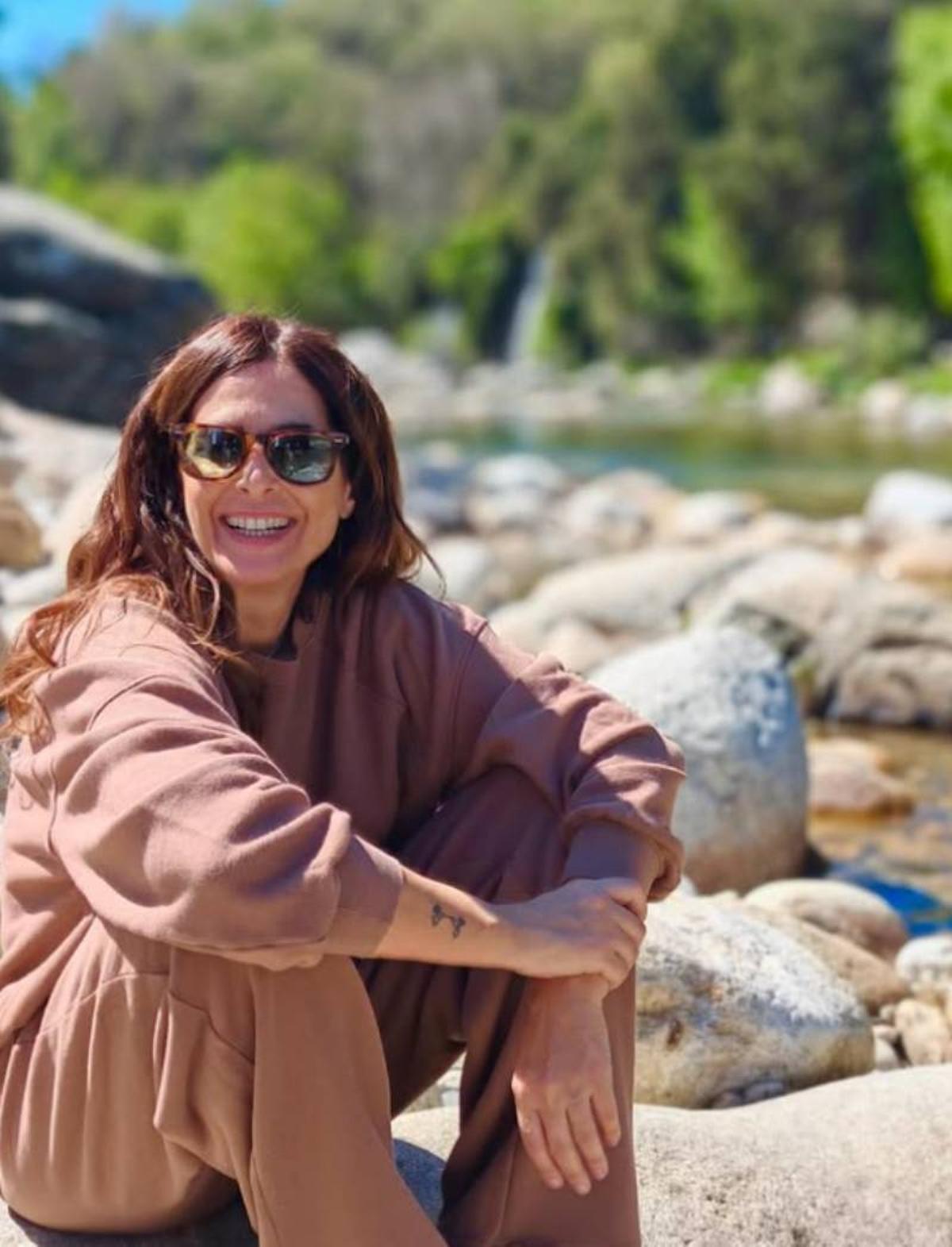 Nuria Roca descansando en vacaciones