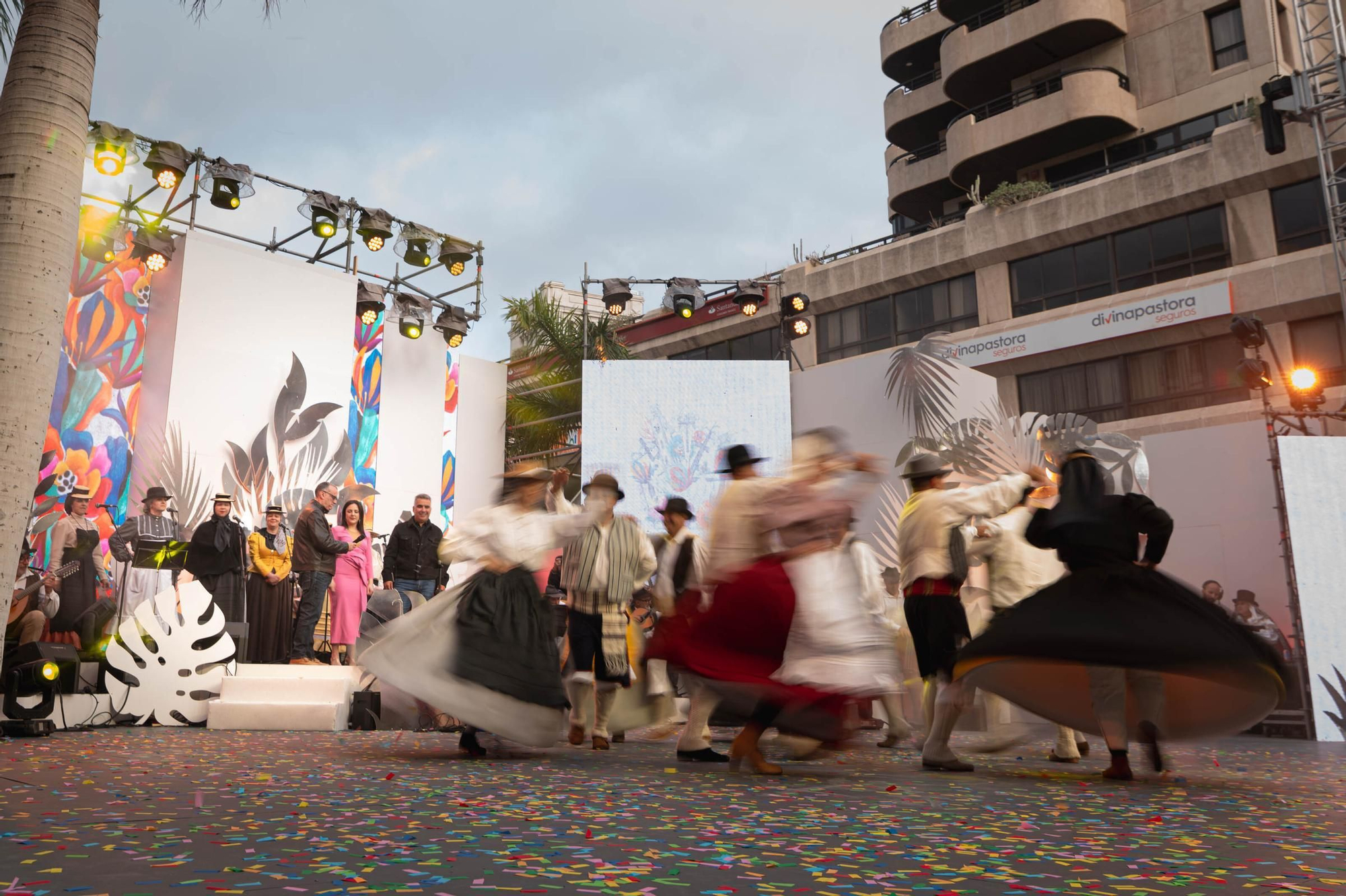 Gala de elección de la primera reina de los mayores de las Fiestas de Mayo