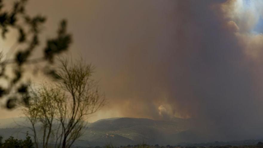 Més de 25.600 persones evacuades i almenys 63.500 confinades pels incendis forestals d’aquest  estiu
