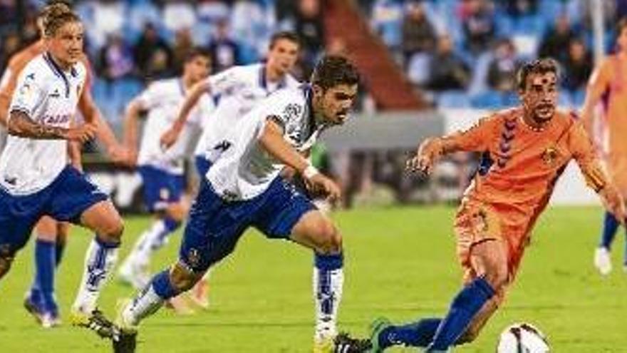 Jordi López en una jugada del Saragossa-Llagostera de Copa disputat el mes d&#039;octubre (1-2).