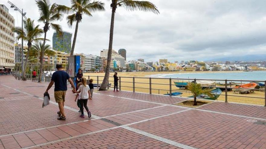 Roba a una mujer en el paseo de Las Canteras