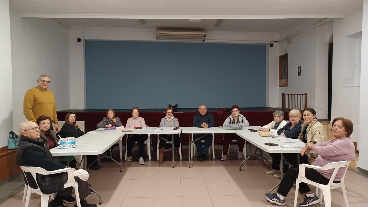 Participantes en una taller coordinado en Cerdá sobre estimulación cognitiva.