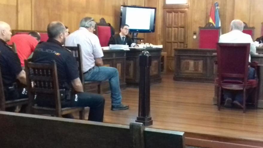 Juicio de la sesión del juicio este miércoles por el crimen de Petín. // J.F.