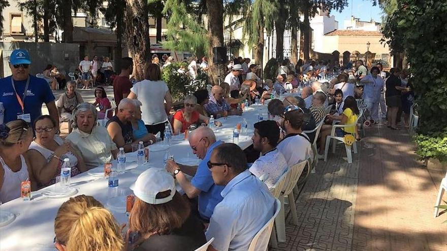 Almendralejo reconoce a sus ‘abuelos de oro’ con una jornada de actos en el parque de la piedad