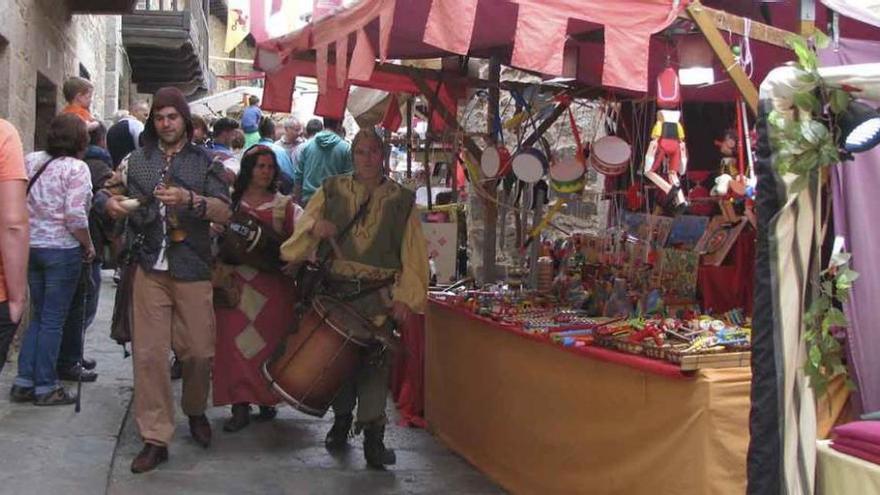 Una de las actuaciones celebradas en el marco del Mercado Medieval de Puebla.