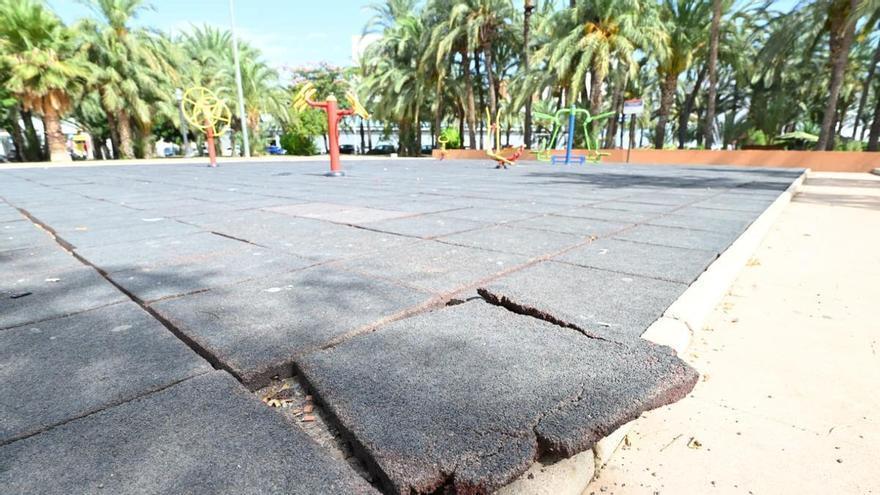 Quejas en el Huerto de la Cuerna de Elche por la falta de mantenimiento de su parque