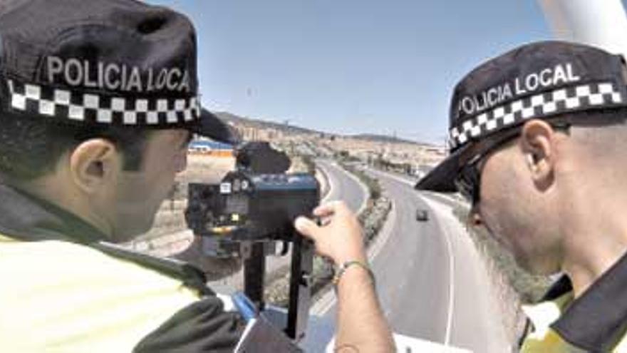 El radar de la ronda norte pilla en 2 horas a 25 coches a más velocidad de la debida