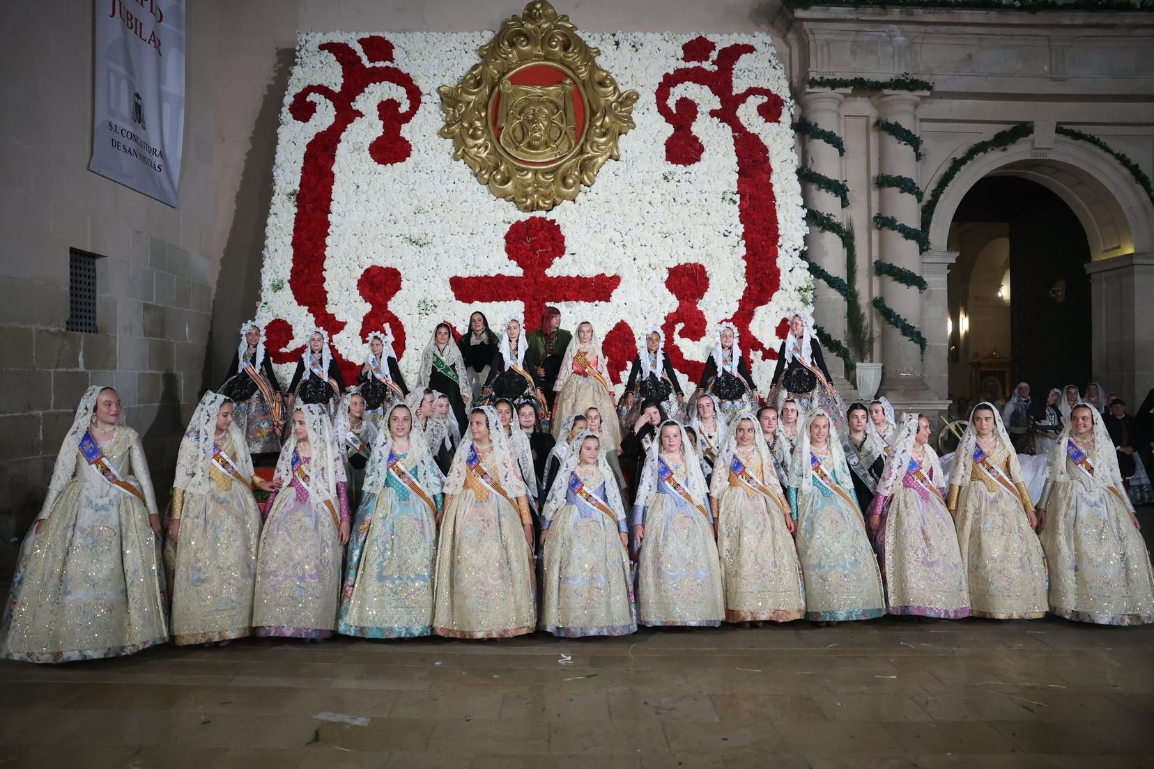 Primera jornada de Ofrenda de las Hogueras de Alicante