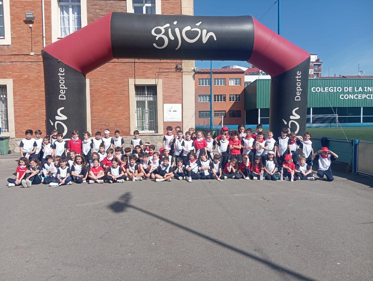 Alumnos del colegio de la Inmaculada participantes en la carrera de "Entreculturas".