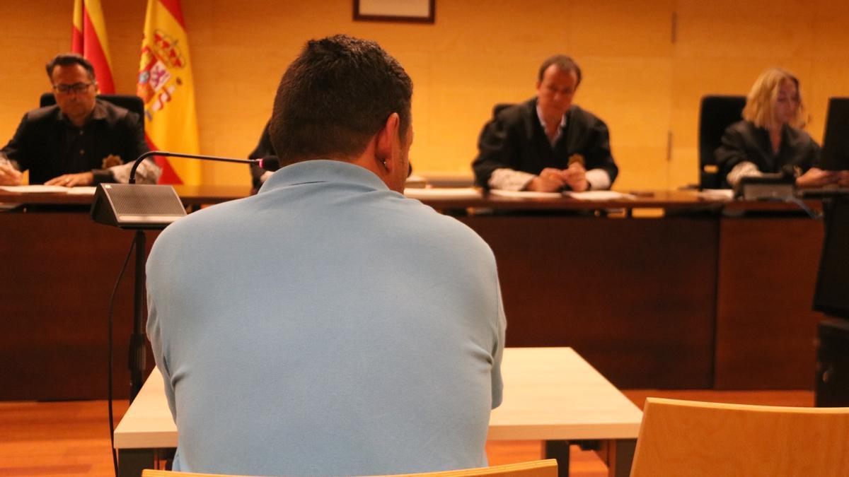 L&#039;acusat d&#039;abusar sexualment de la seva neboda durant la declaració al judici a Girona