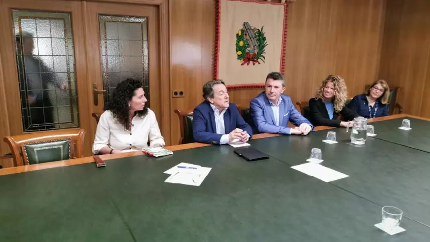 Hermann Tertsch: "Vox no está atada a las leyes de la izquierda en Murcia"