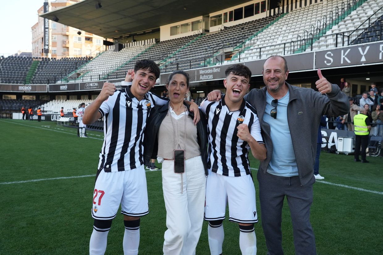 ¡Las mejores imágenes de la celebración del ascenso a Segunda Federación del Castellón B!