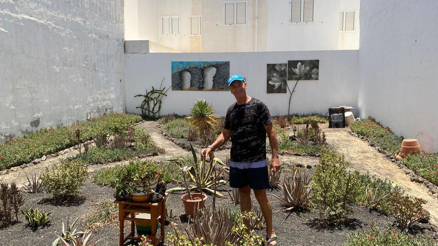 El vecino de Arrecife que todos quieren tener en su barrio: convierte un vertedero en un bonito jardín