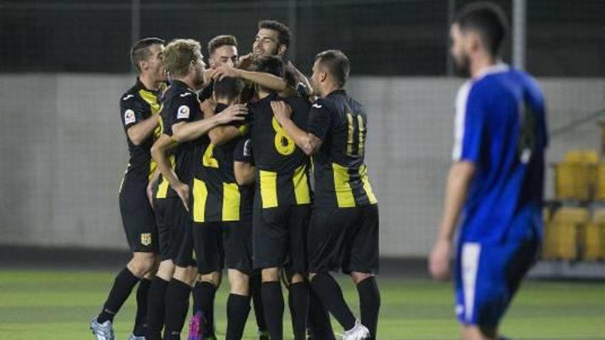 Los jugadores del Roda celebran un gol en casa.