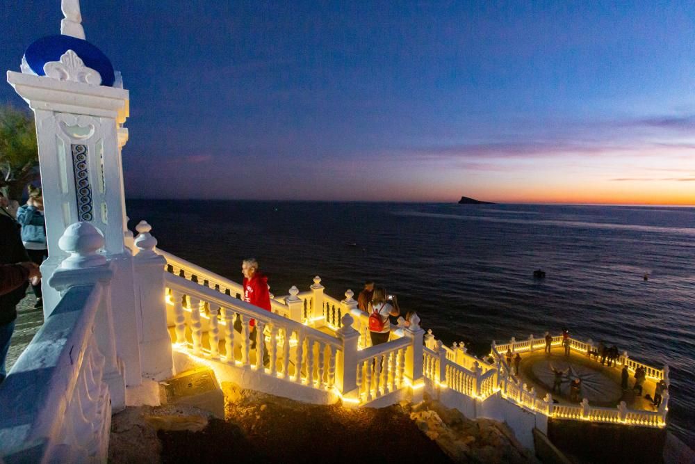 El Castell, iluminado tras abrirse al público