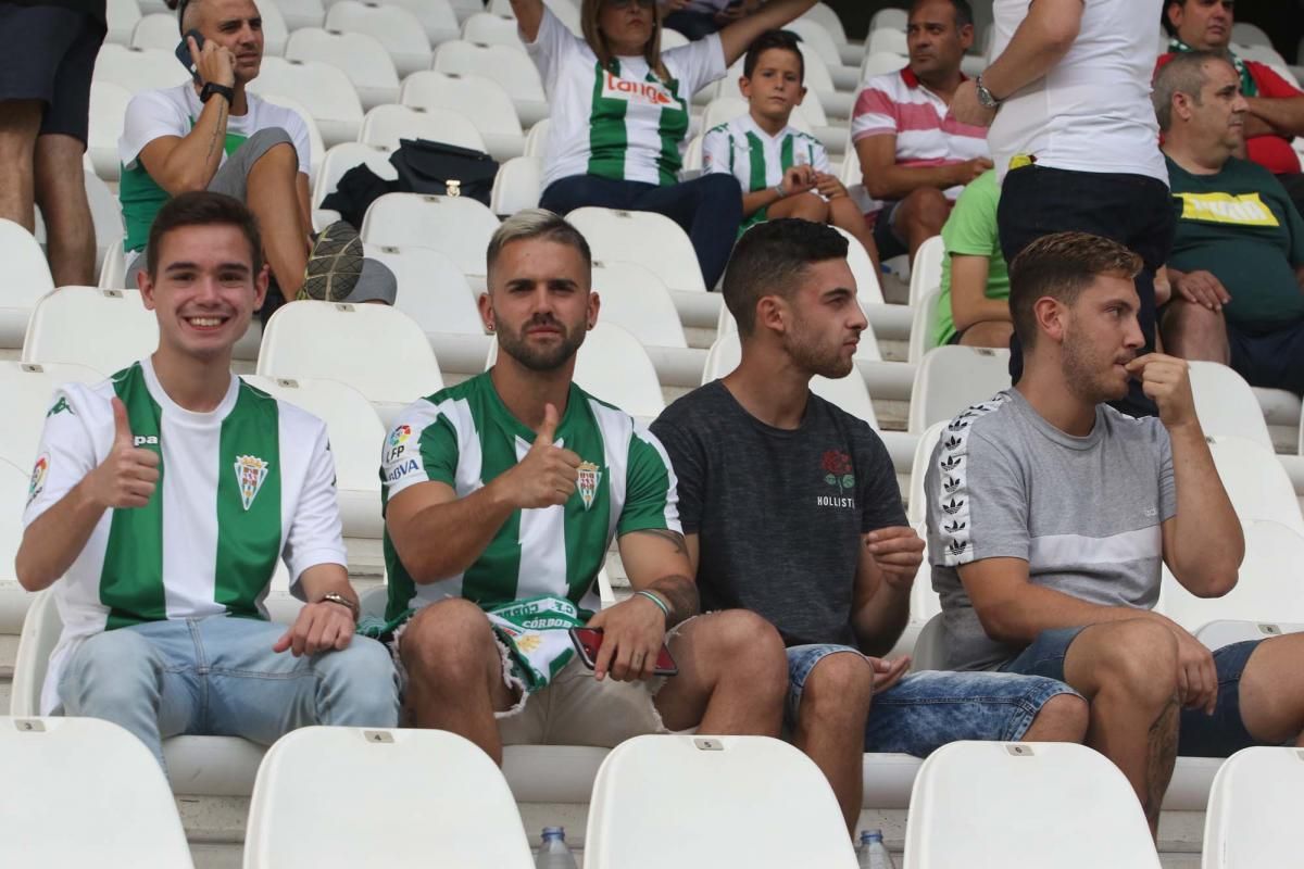 Los aficionados del Córdoba CF en el Arcángel