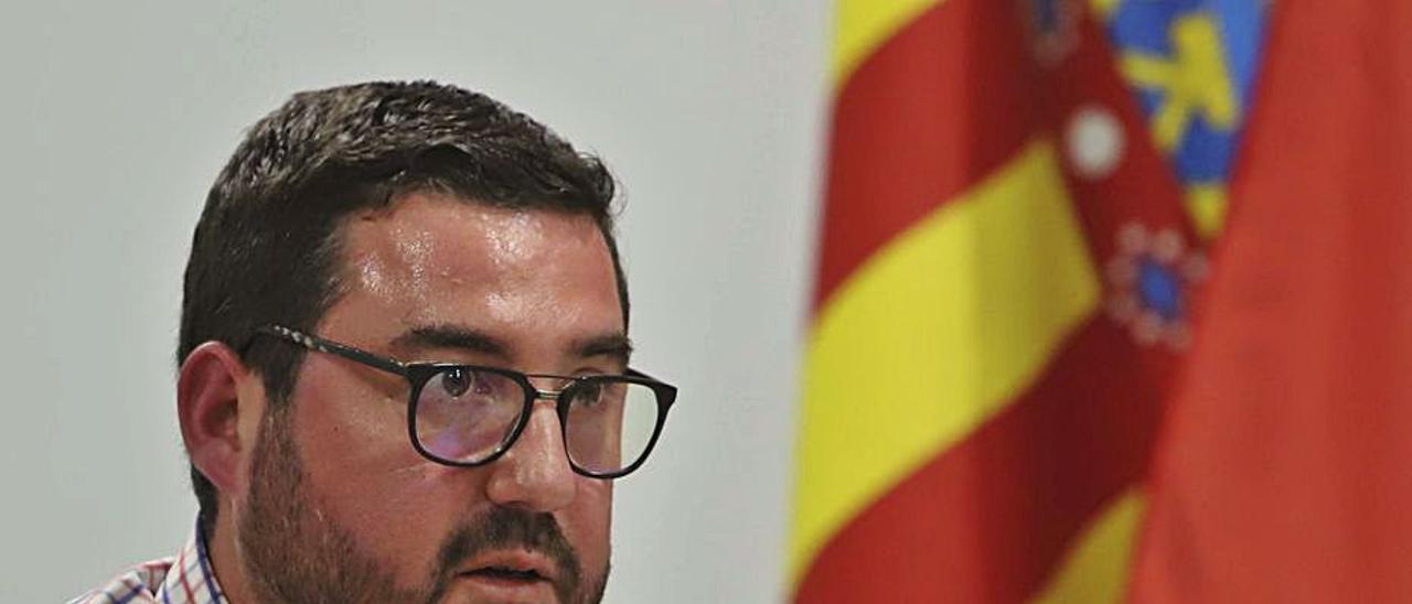 El exalcalde de Canet, en un pleno.  | DANIEL TORTAJADA