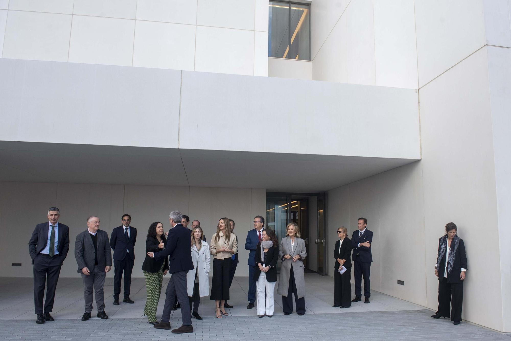 Visita a la nueva residencia de mayores de Eirís financiada por la Fundación Amancio Ortega