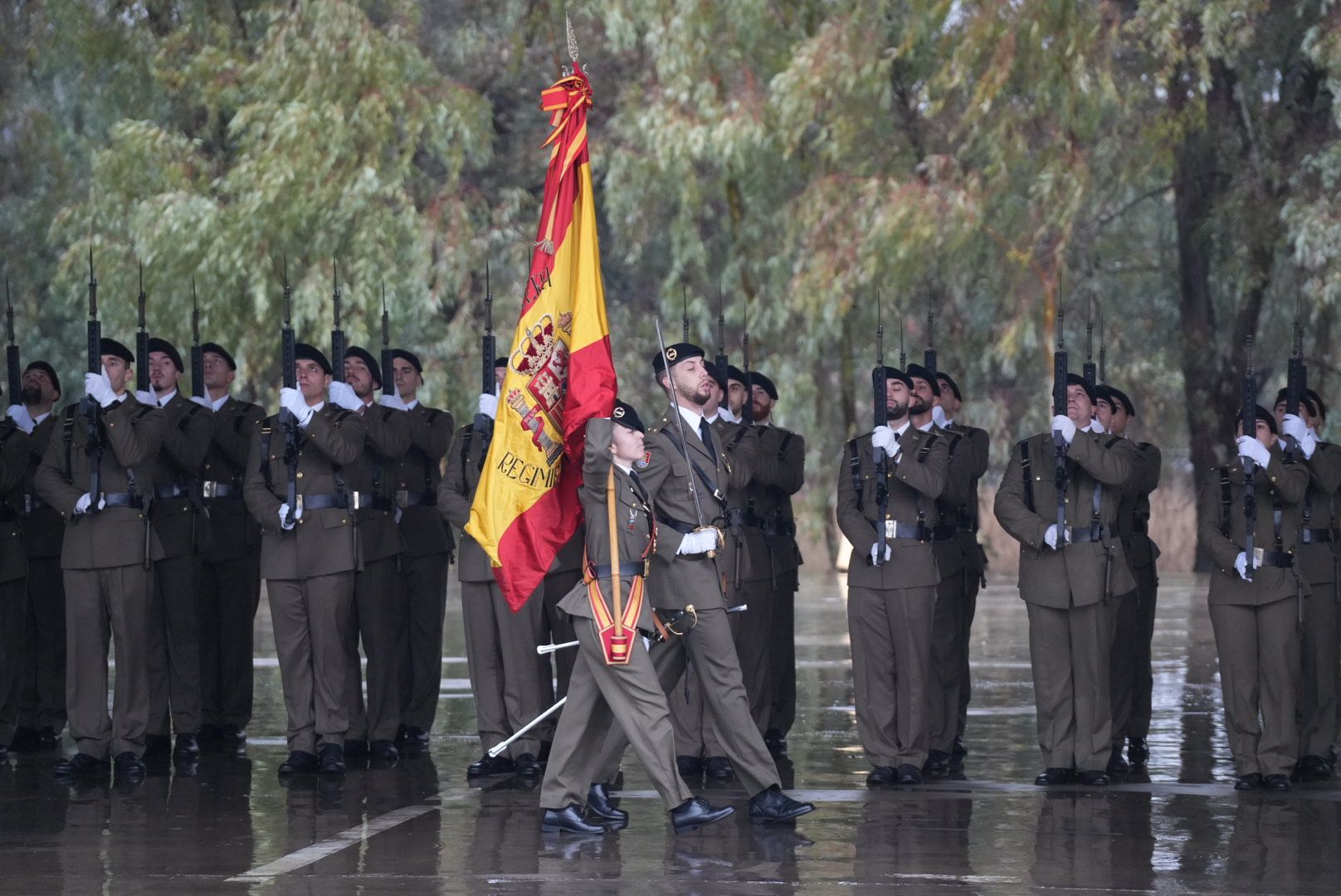 La Brigada celebra su día bajo la lluvia