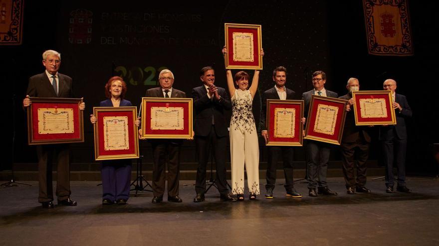 Murcia concede la Medalla de Oro a las enfermeras y enfermeros