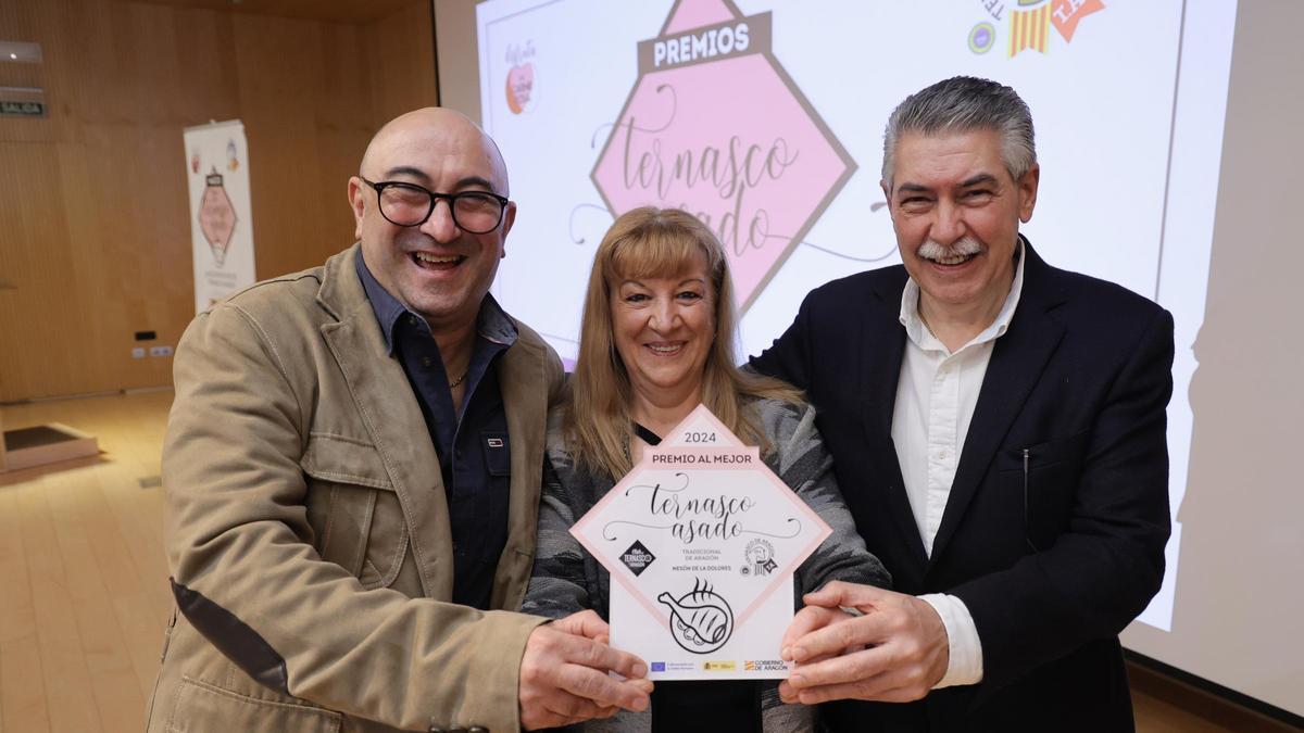 El momento de la recogida del premio.