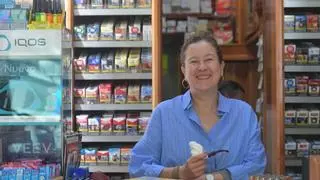 El histórico estanco de A Coruña que sobrevive desde hace más de un siglo: "Por aquí pasaban hasta 500 personas al día"