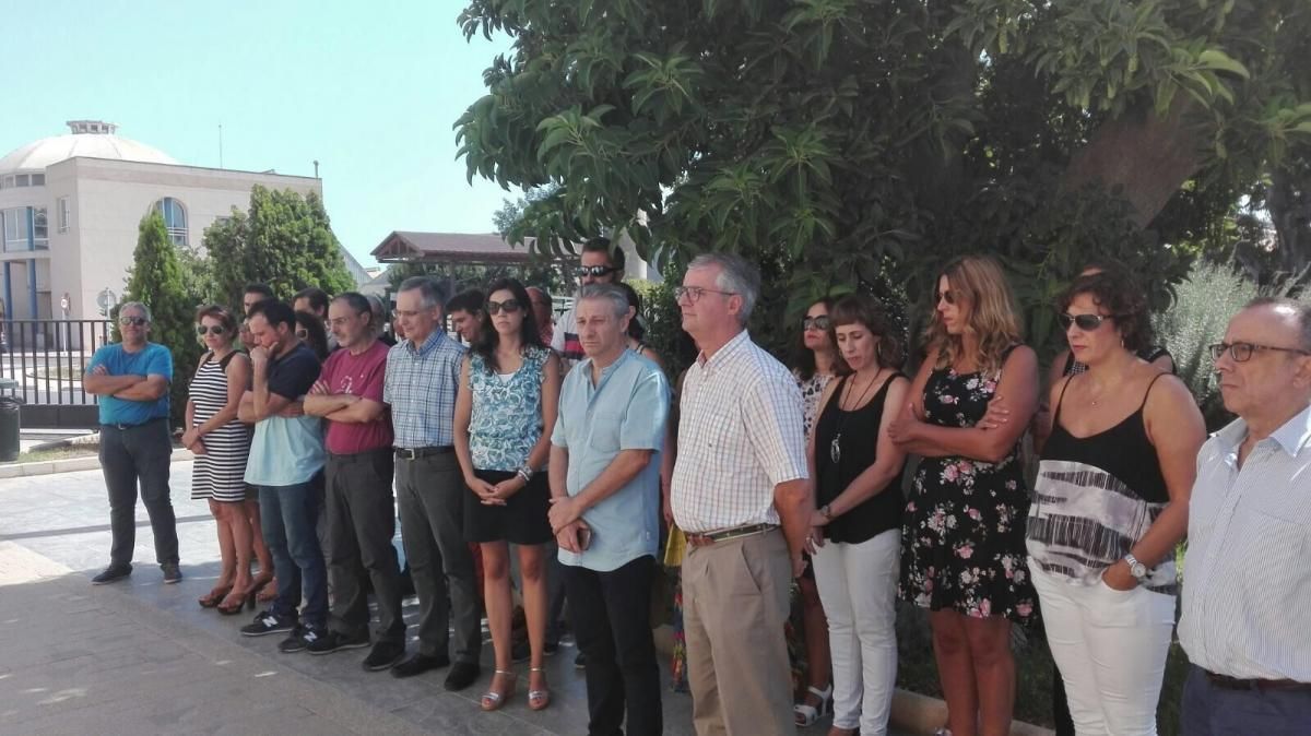 Toda la provincia de Castellón muestra en silencio su repulsa por los atentados