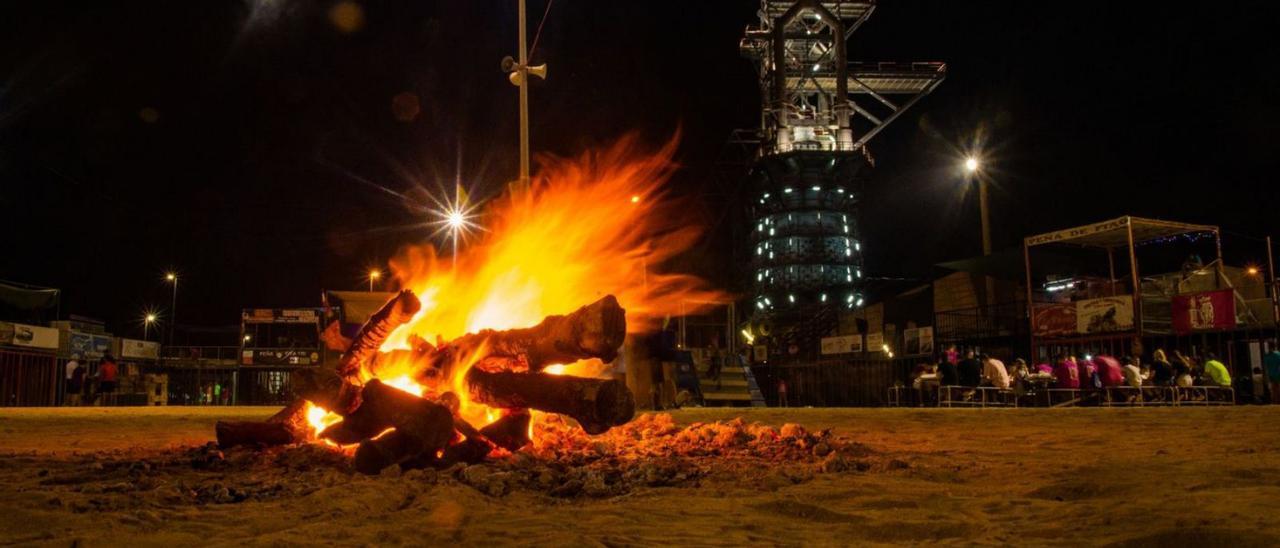 El Horno Alto iluminado, durante estas fiestas. roberto martínez