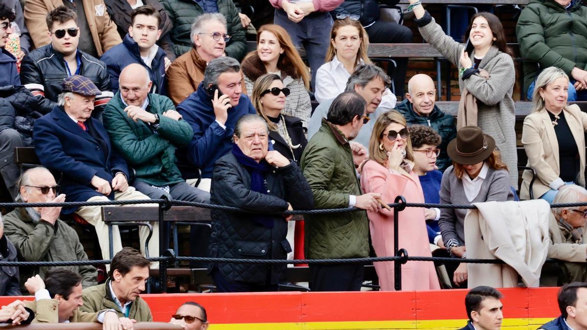 Boluda, Esther Pastor y Valderrama en los Toros de València