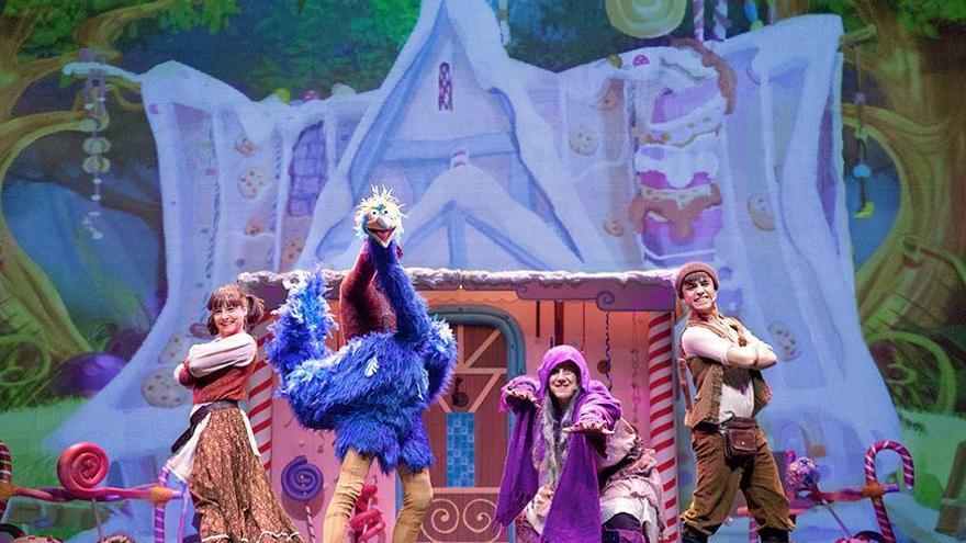 El Teatro Romea se convierte en el bosque prohibido de Hansel y Gretel