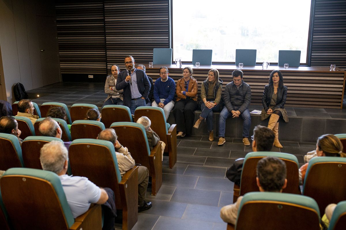 Fotogalería | Así fue la reunión del presidente de la Diputación de Cáceres con los alcaldes de la provincia