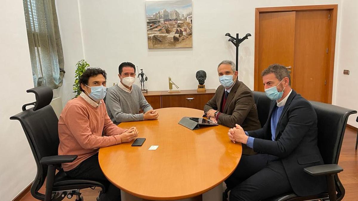 Joanma Miguel y Paco García Latorre con representantes de Genia Energy