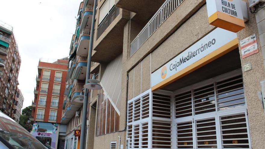 Fachada de la antigua aula de la Fundación Caja Mediterráneo, en Jumilla