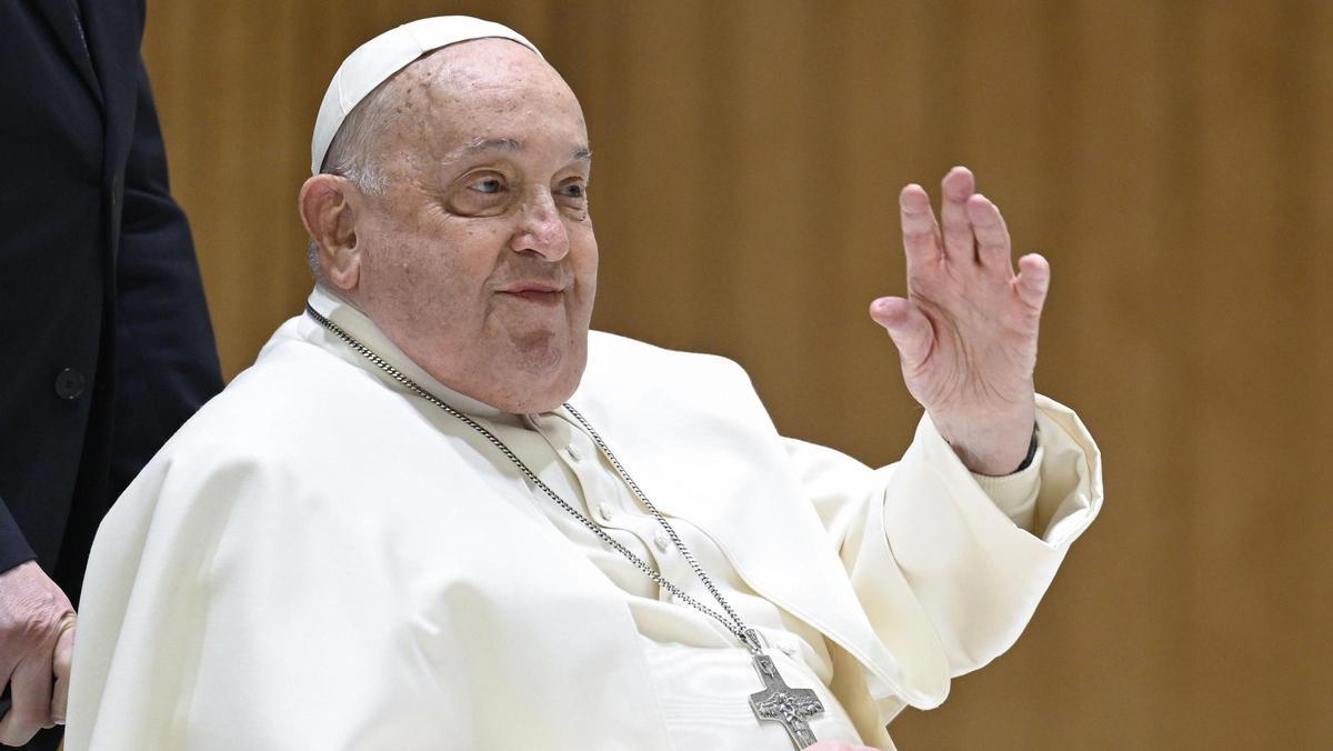 El papa Francisco sufre neumonía bilateral