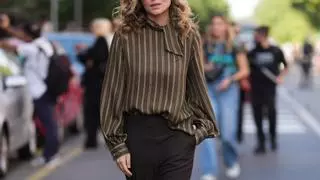 Adiós, camisas blancas: 5 blusas estampadas de Zara que derrochan elegancia otoñal y mejoran looks con vaqueros