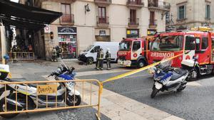 Imagen de archivo de una intervención preventiva de los Bomberos de Barcelona por unas obras en instalaciones de gas y luz